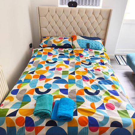 Spacious Double Bedroom With Private Toilet And Shared Kitchen With On Premesis Parking Oldbury  Exteriér fotografie