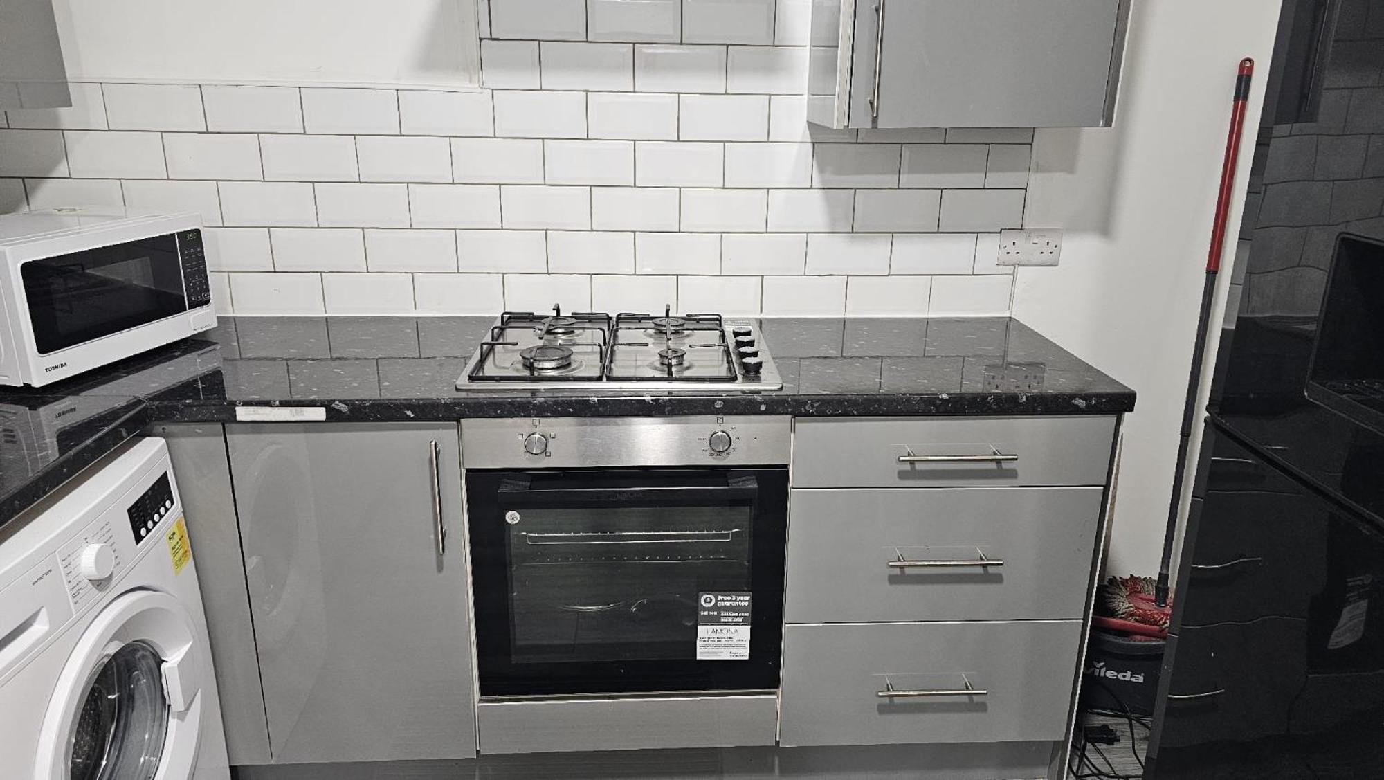 Spacious Double Bedroom With Private Toilet And Shared Kitchen With On Premesis Parking Oldbury  Exteriér fotografie