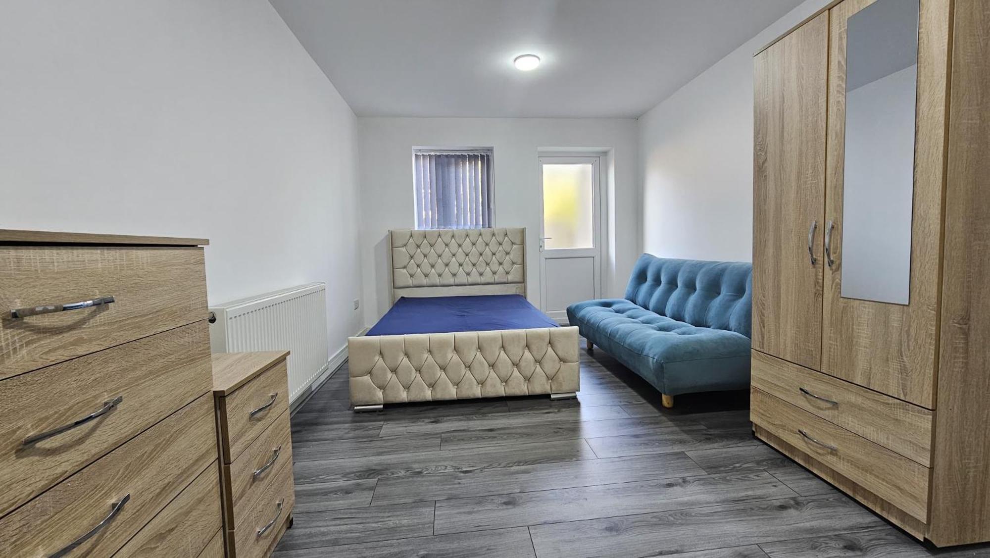 Spacious Double Bedroom With Private Toilet And Shared Kitchen With On Premesis Parking Oldbury  Exteriér fotografie