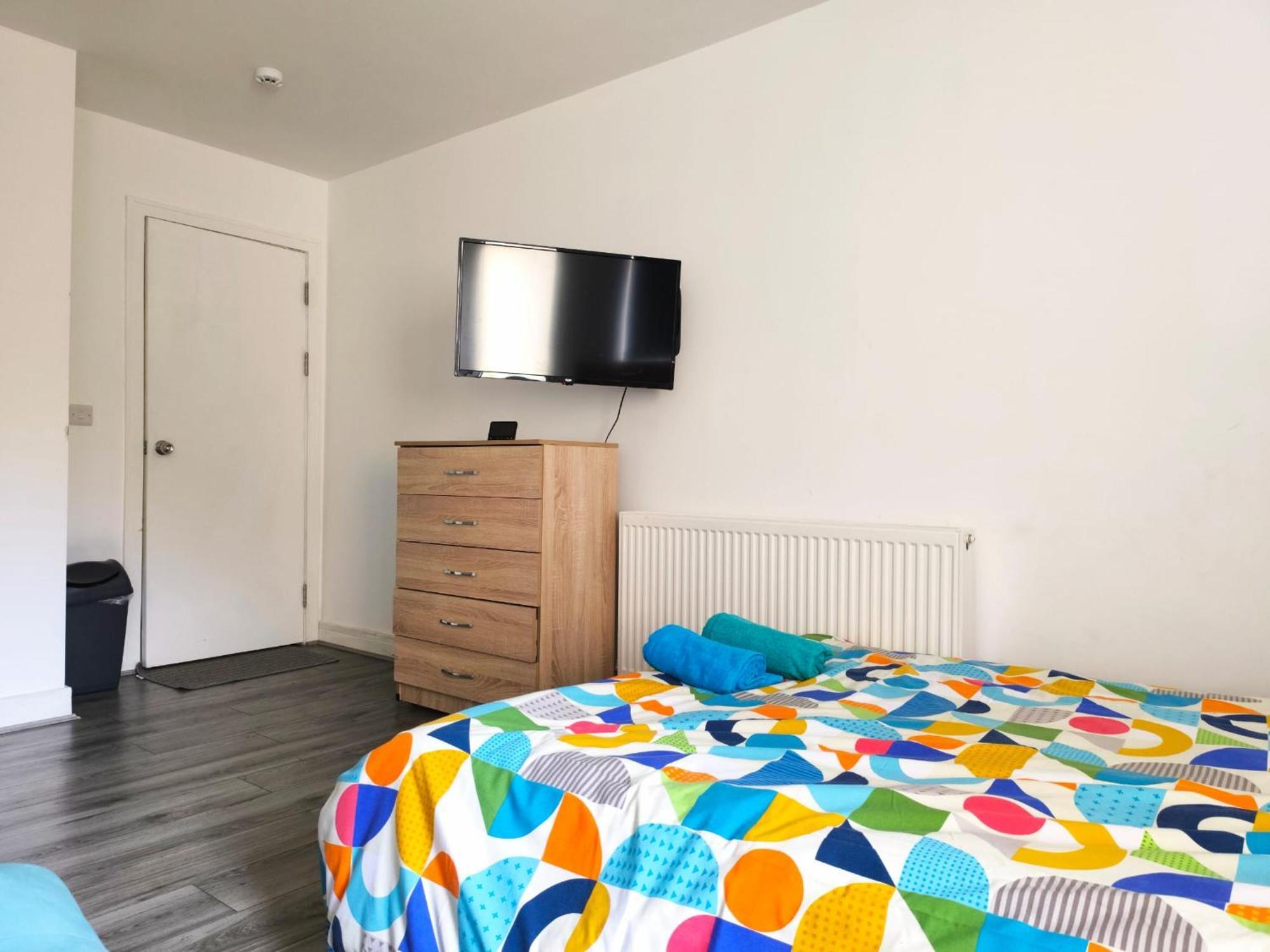 Spacious Double Bedroom With Private Toilet And Shared Kitchen With On Premesis Parking Oldbury  Exteriér fotografie