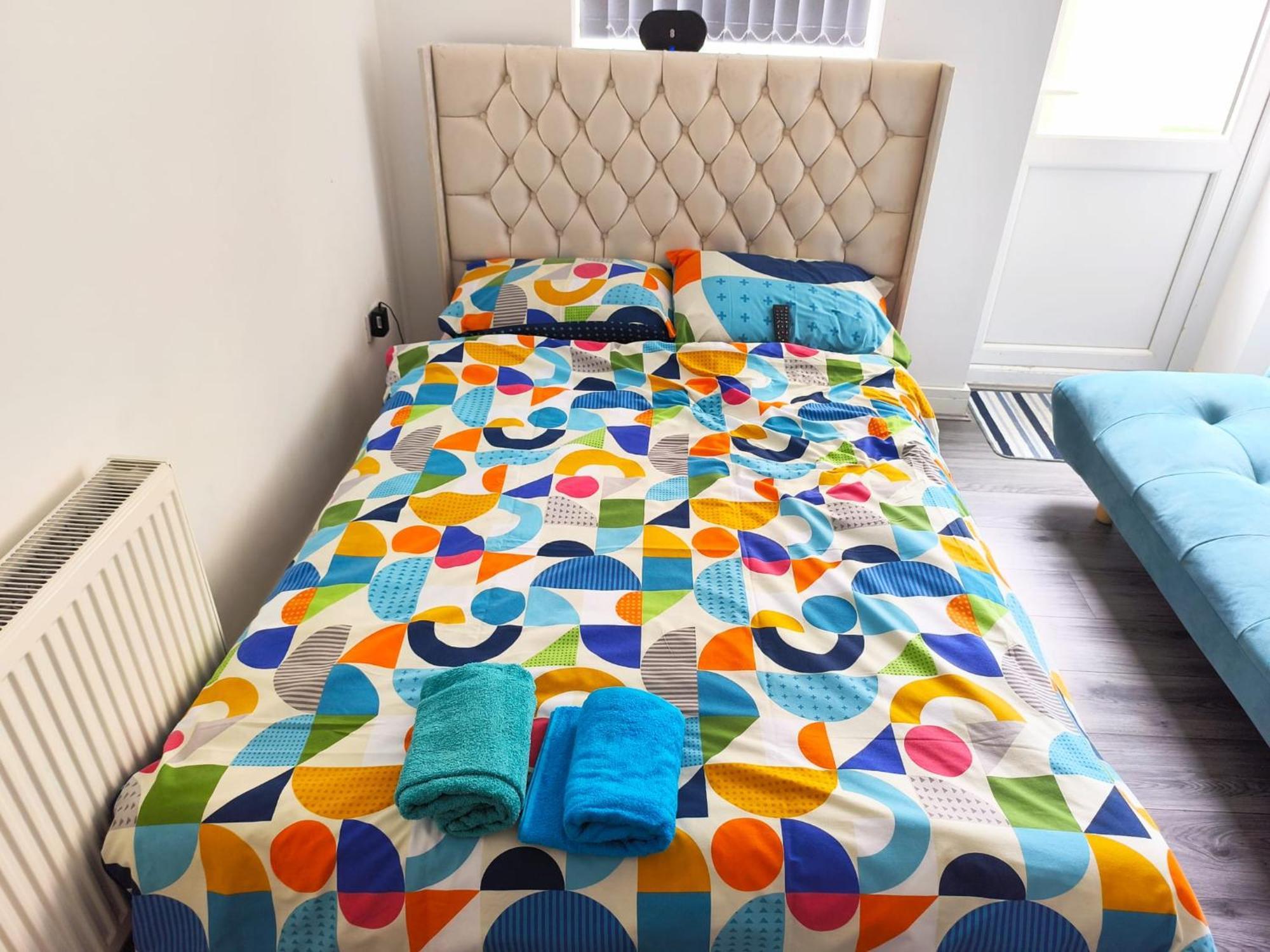 Spacious Double Bedroom With Private Toilet And Shared Kitchen With On Premesis Parking Oldbury  Exteriér fotografie